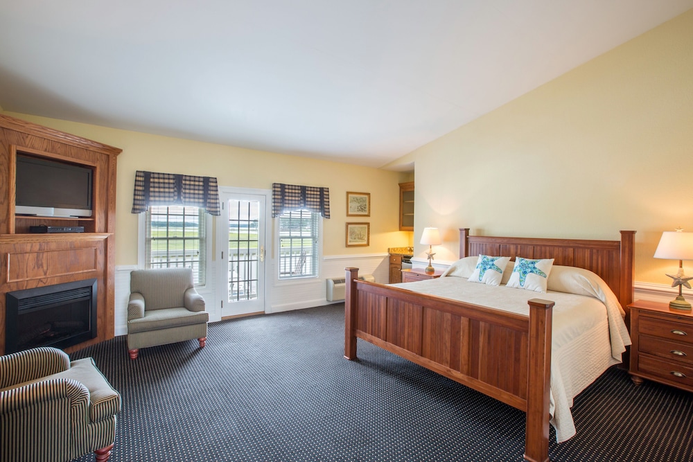 Deluxe Room, 1 King Bed, Jetted Tub