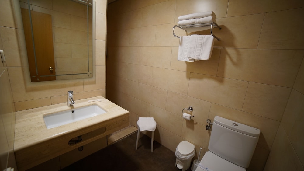 Standard Triple Room, 3 Twin Beds photo 2