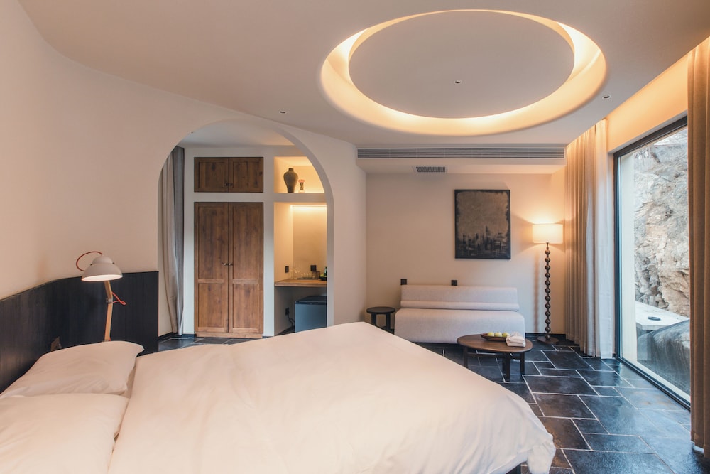 Classic Double Room, Hill View photo 2