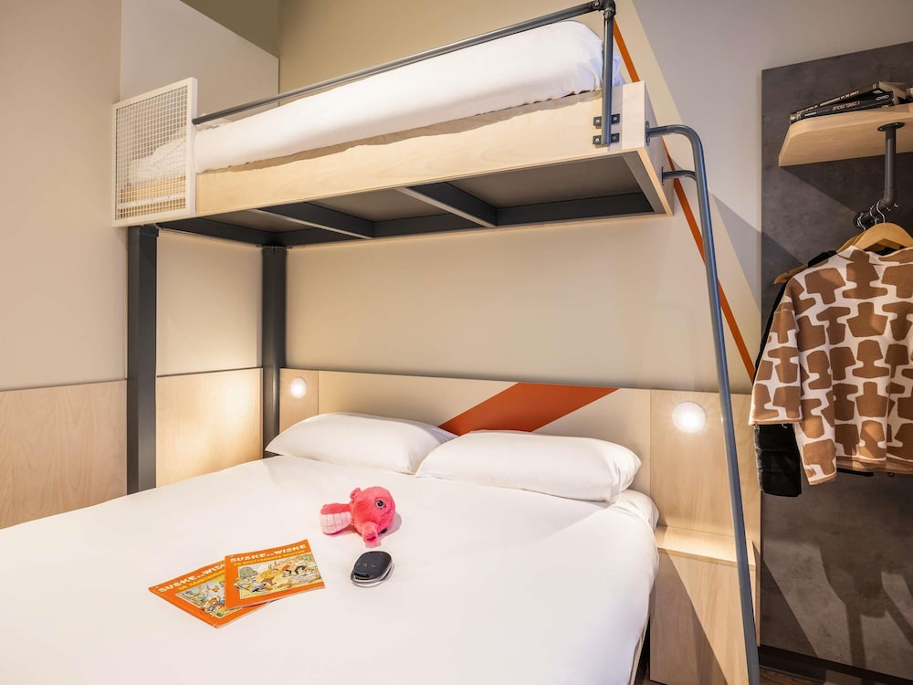 Standard Room, Multiple Beds photo 2