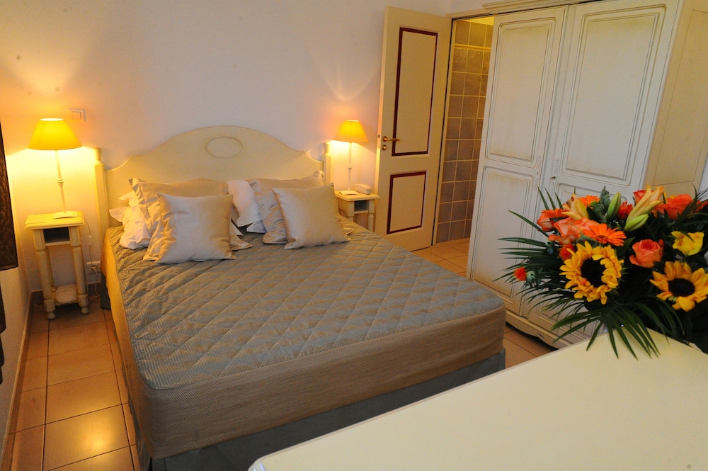 Standard Double Room, Non Smoking - Photo 4