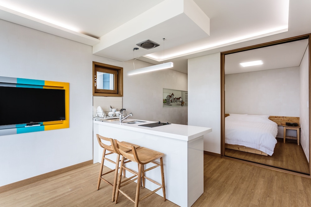16 PY Room photo 1