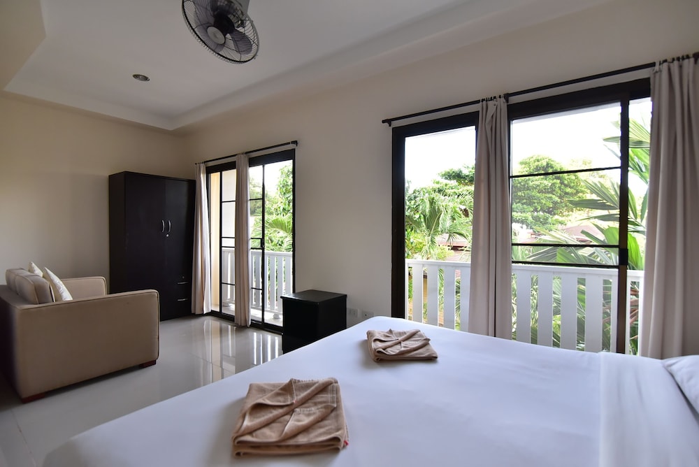 Deluxe Family Room - Photo 3