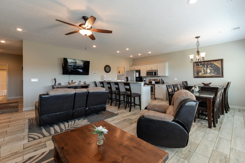 Condo (The SPLENDOR @ StoneBridge D - ONSITE) photo 1