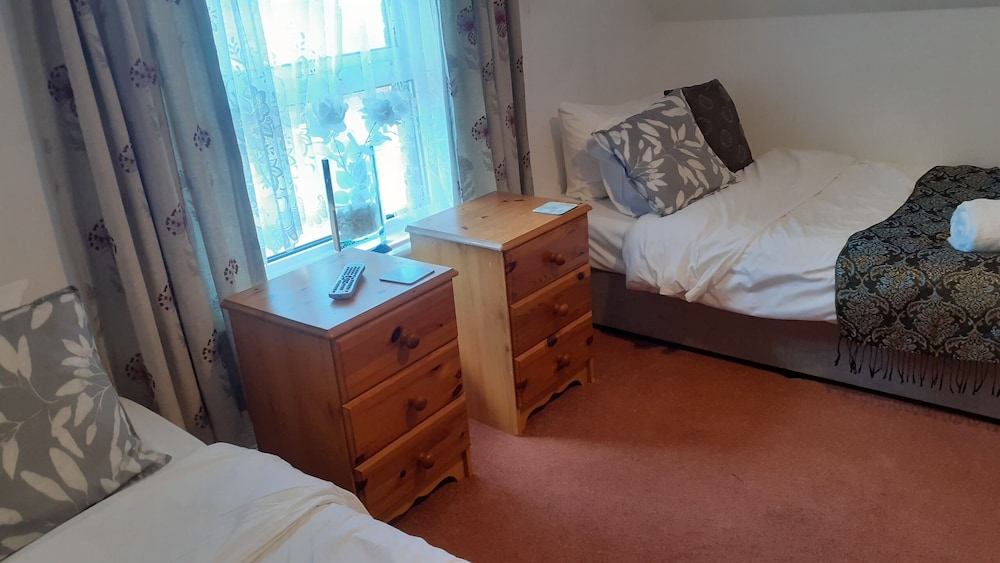 Standard Twin Room, Ensuite photo 1