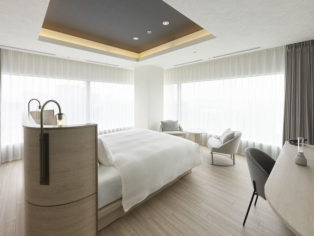 Executive , 1 bed King , corner room, Non Smoking - Photo 1
