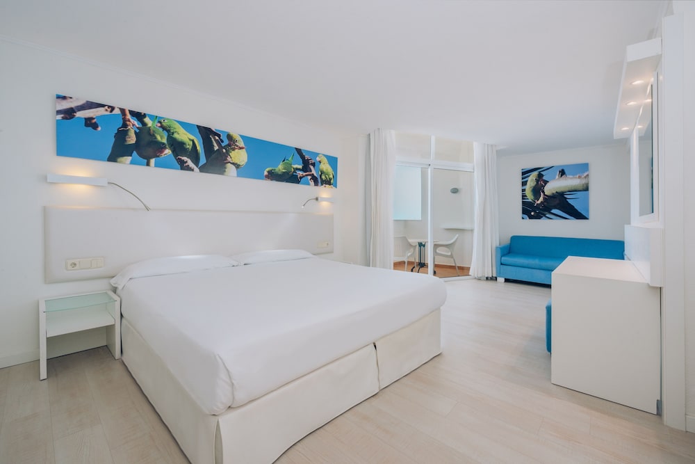 Family Room, Balcony