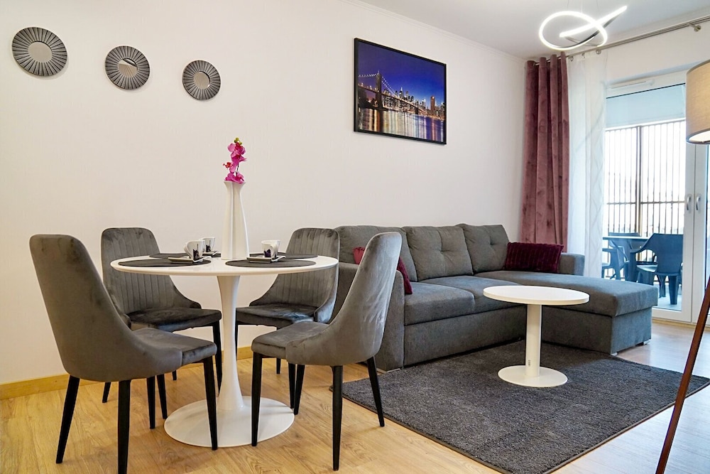 Economy Suite, 1 Queen Bed with Sofa bed