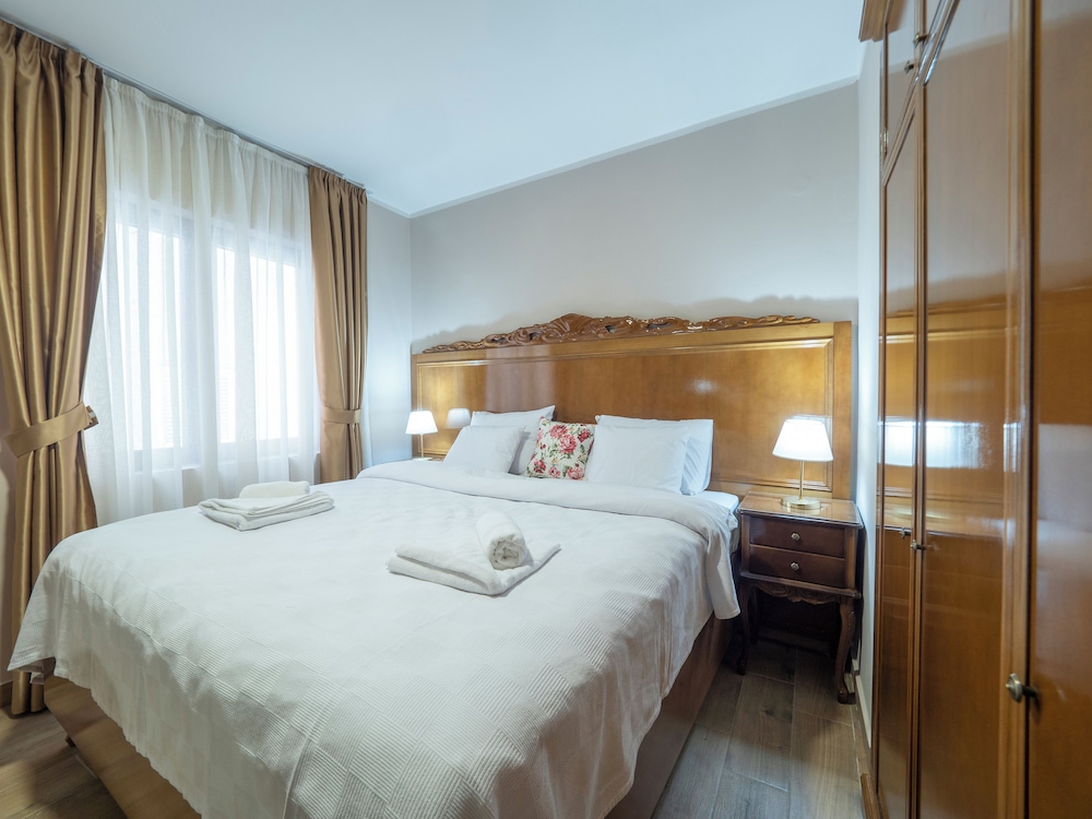 Deluxe One Bedroom Apartment