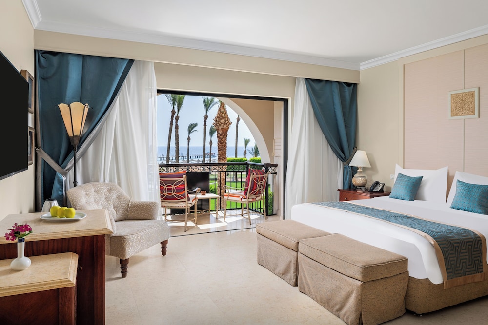 Family Room, 2 Bedrooms