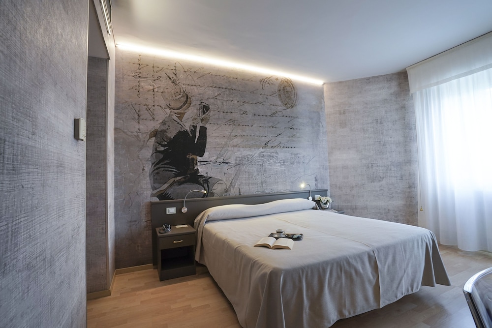 Double Room Single Use, Balcony, Sea View photo 2