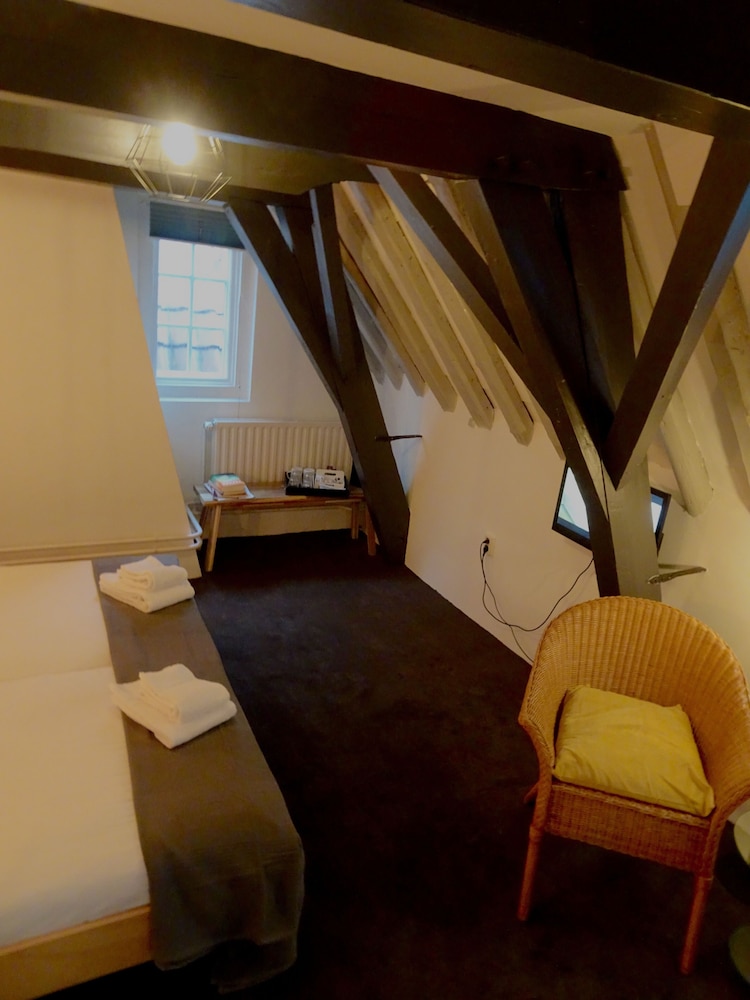 Economy Room, Shared Bathroom
