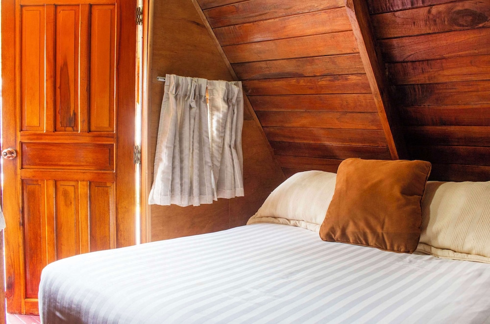 1 Queen Bed, Cabin Room