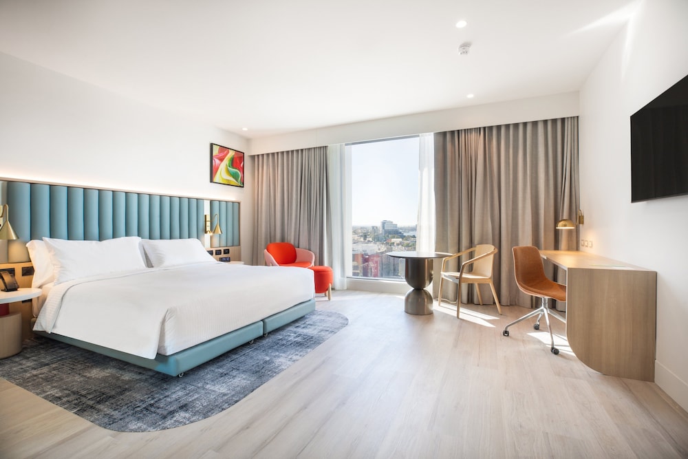 Premium Room, 1 King Bed, Accessible - Photo 1