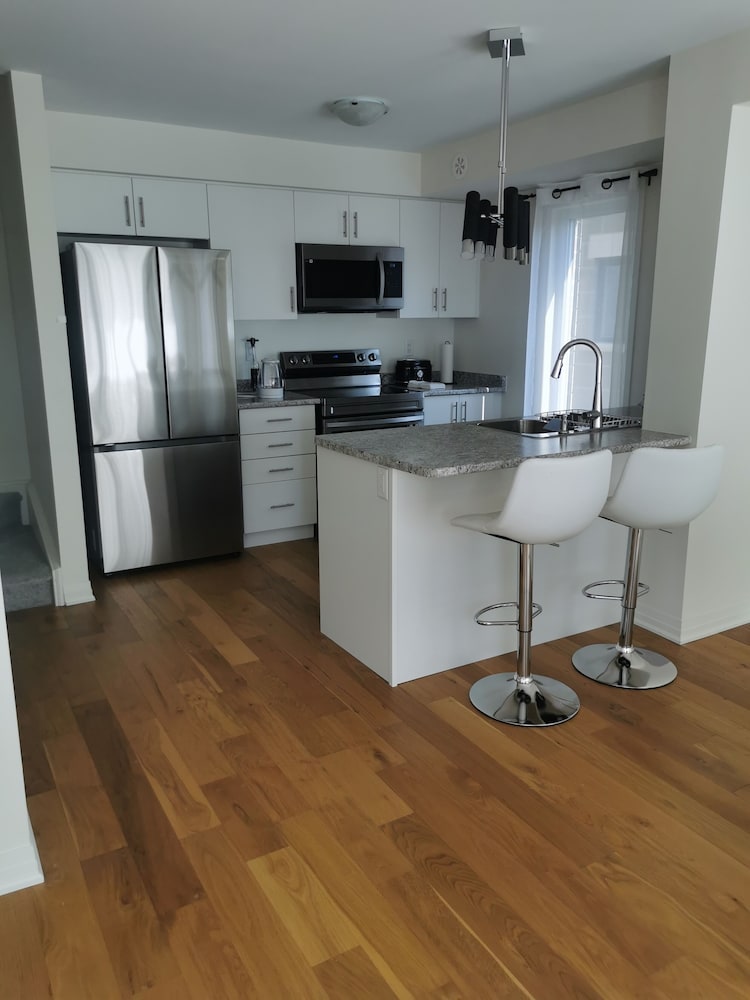 Standard 2 Bedrooms & 2 Queen Beds, Lake View photo 3