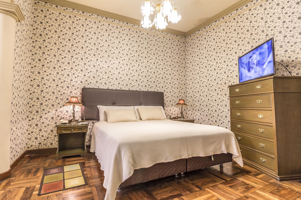 Presidential Suite, 1 Queen Bed, Refrigerator, Courtyard View photo 1