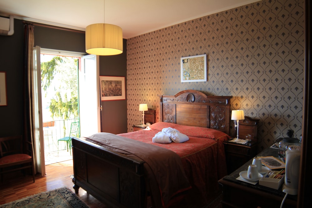 Junior Suite, 1 King Bed, Balcony, Valley View