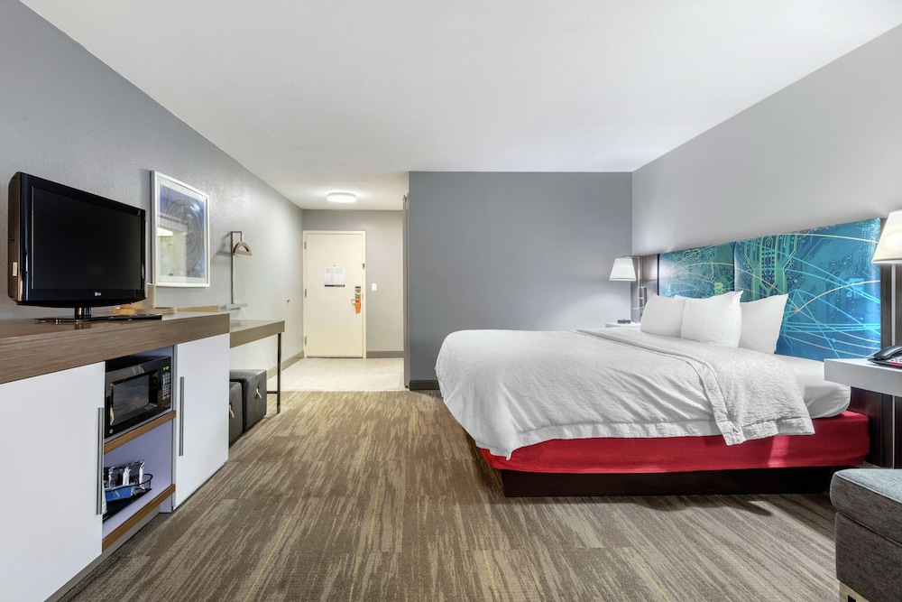Studio, 1 King Bed, Non Smoking - Photo 1