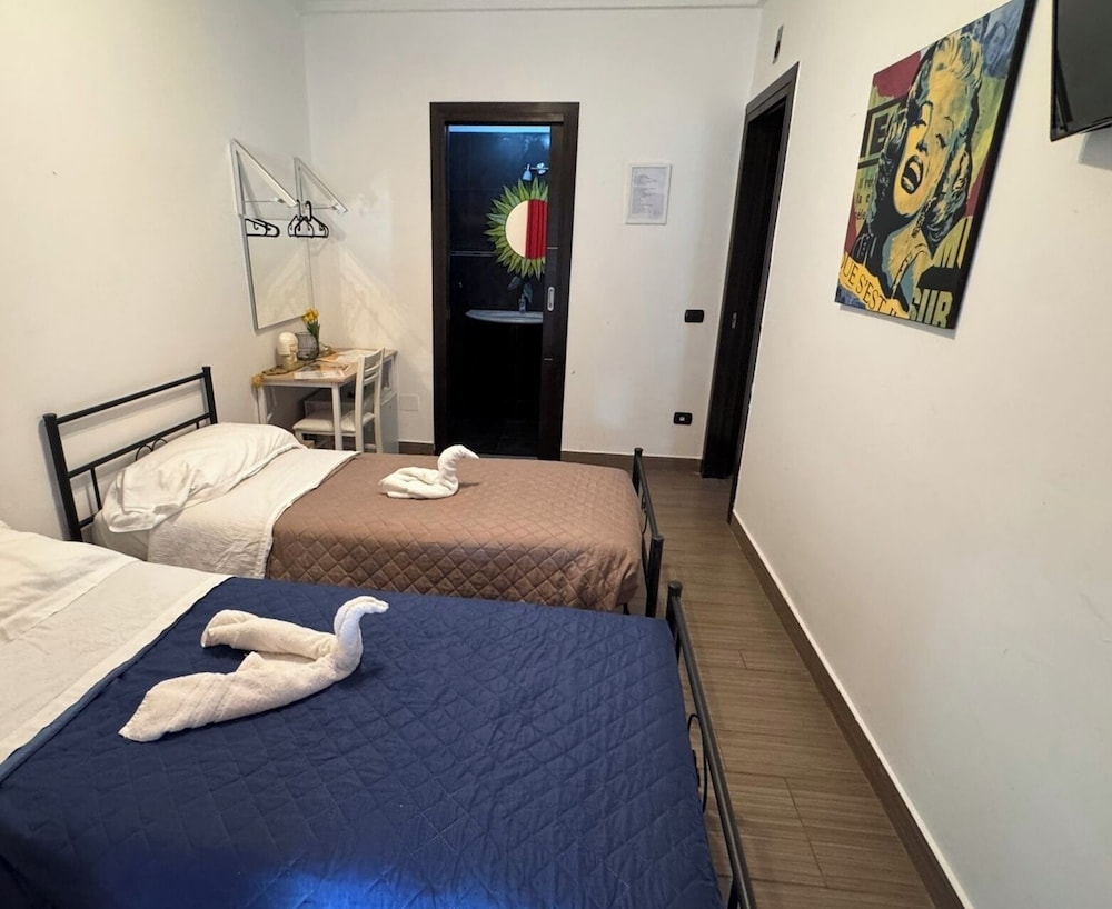Basic Room, 2 Twin Beds, Garden View photo 3