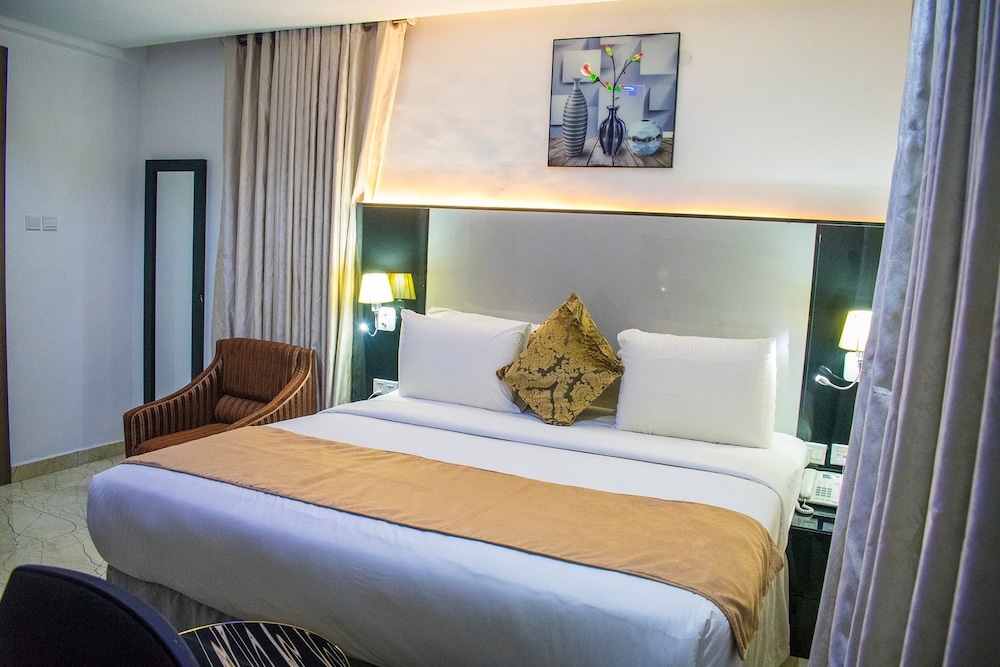 Deluxe Room - Photo 22