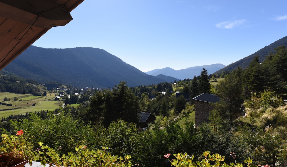 Double Room, Shared Bathroom, Mountain View (Balcon Du Mercantour) photo 3