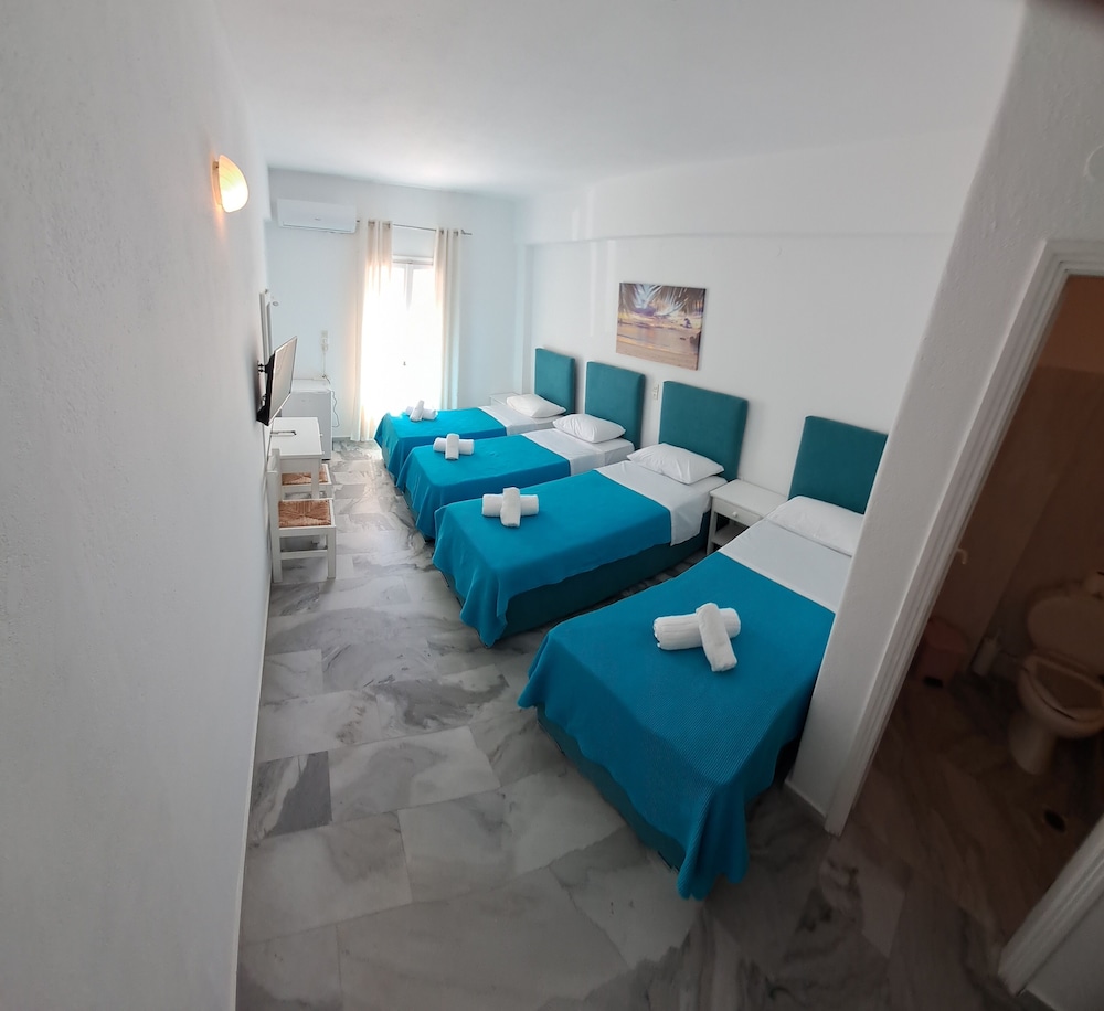 Basic Quadruple Room, Garden View