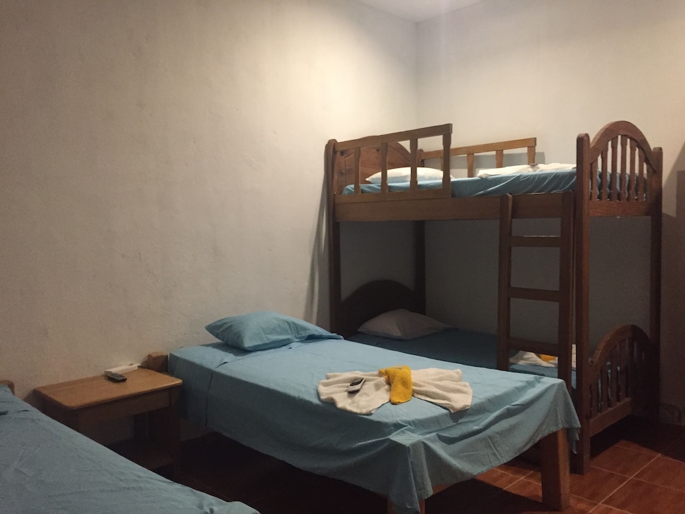 Standard Room, Multiple Beds, Non Smoking photo 2