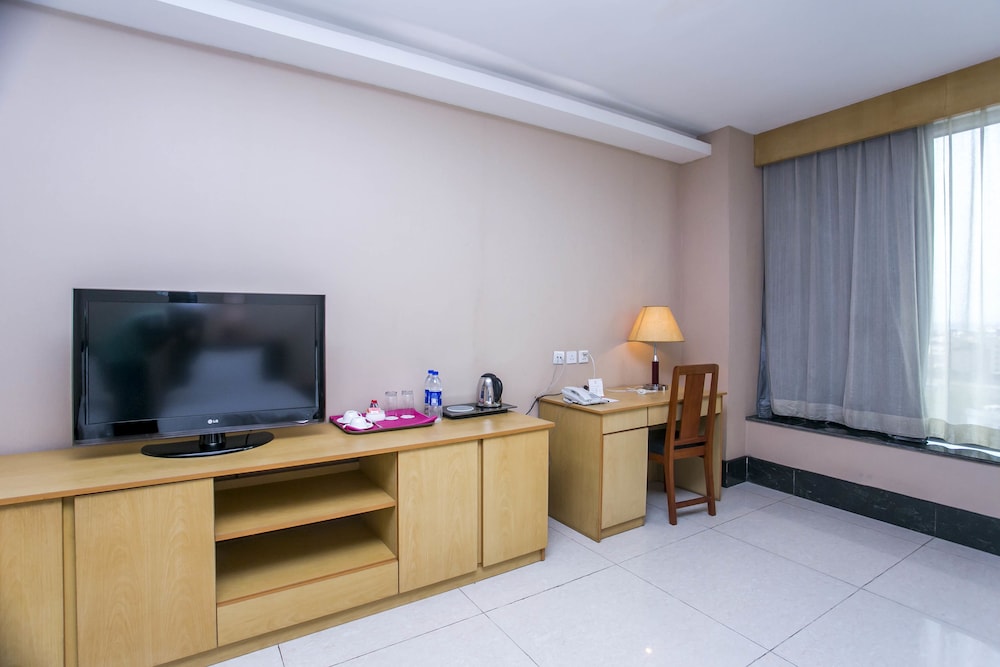 Classic Twin Room, 2 Twin Beds, City View photo 3
