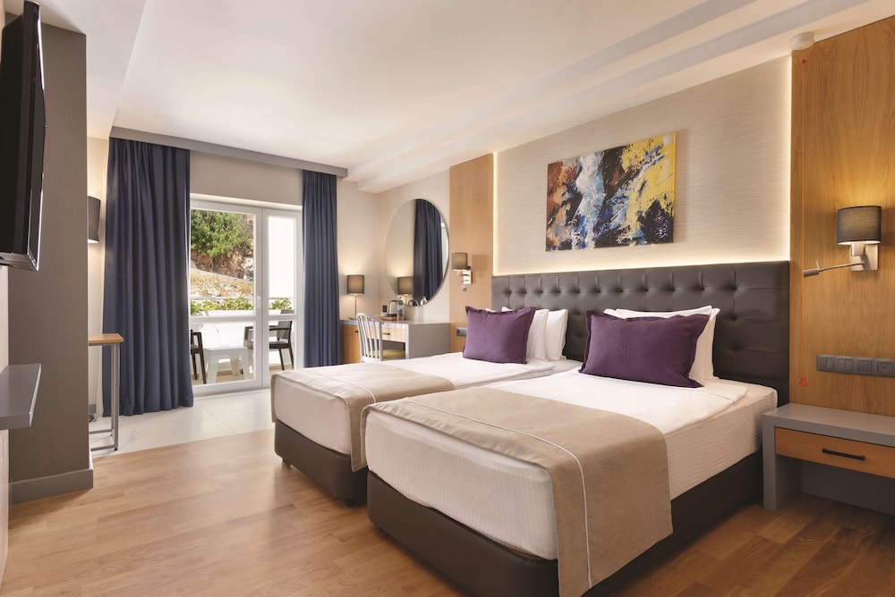 Deluxe Room, 1 Double Bed, Garden View - Photo 6