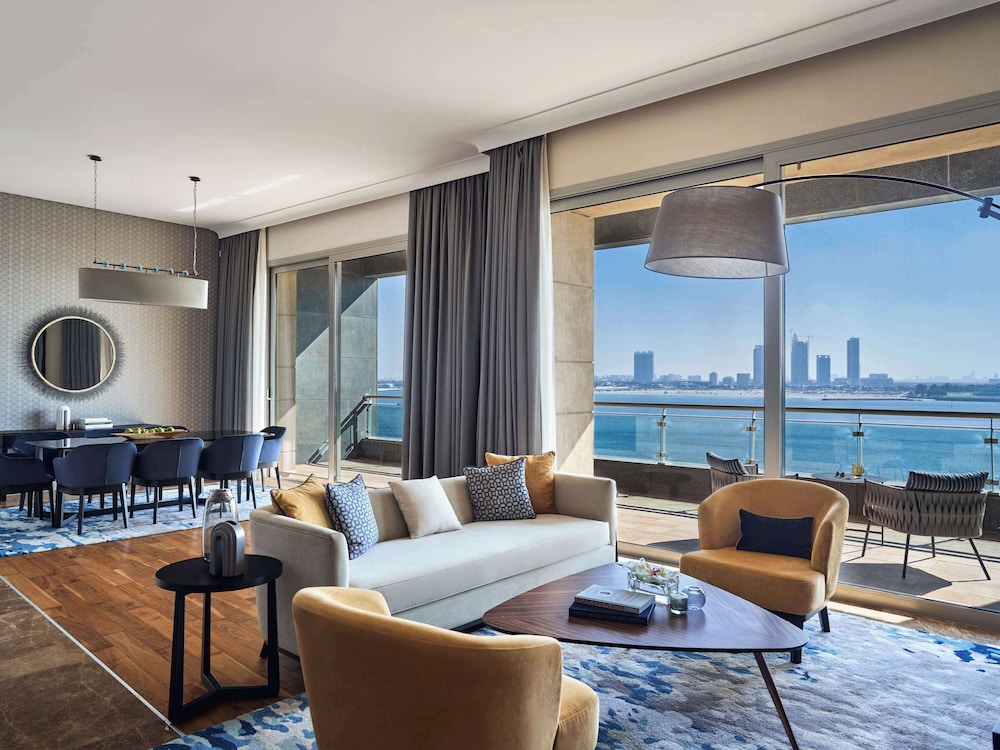 Suite, 4 Bedrooms thumbnail 5