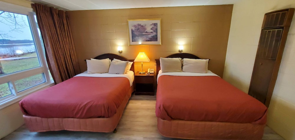Premium Room, 2 Double Beds, River View photo 1
