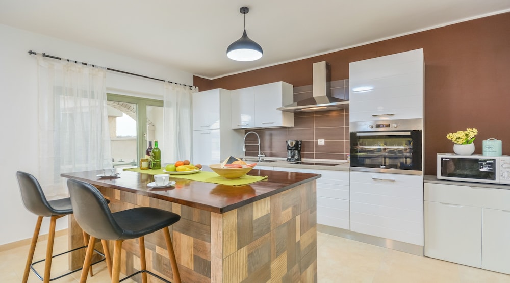 Villa photo 2