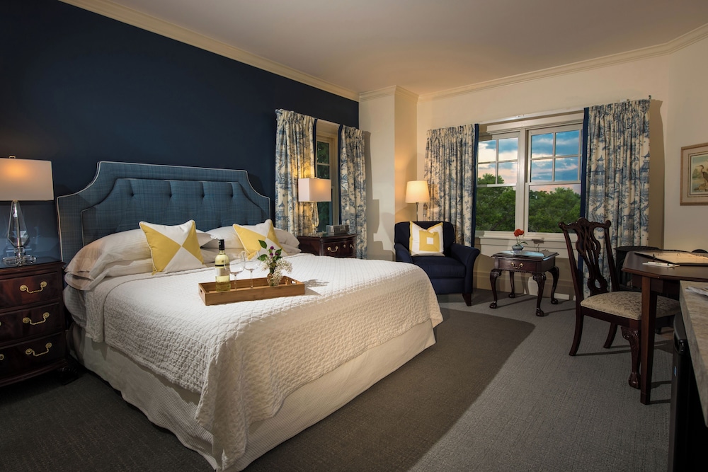 Harbor Hill Luxury King