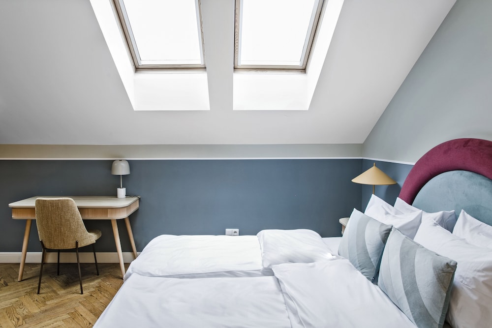 Extra Large Studio with Kitchenette