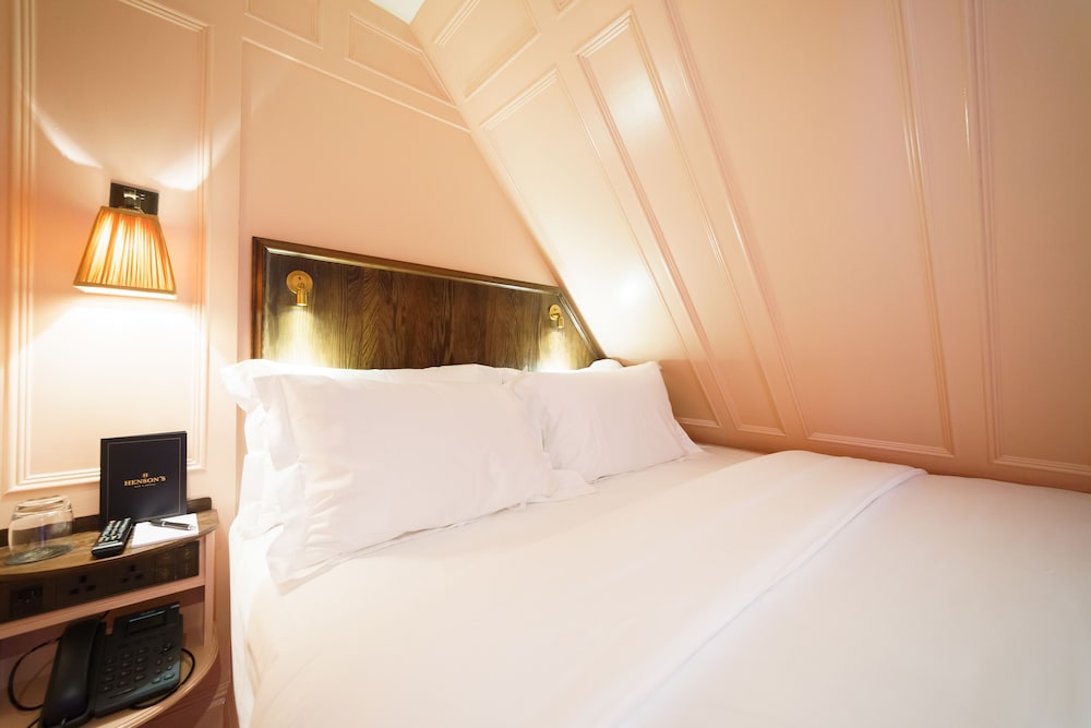 Design Studio Suite, 1 King Bed, Kitchenette (Annex, 70 m away) photo 3