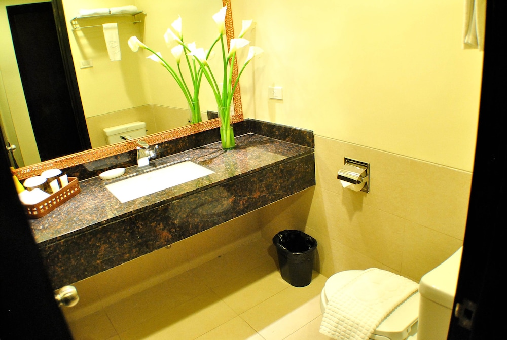 Executive Suite - Photo 11