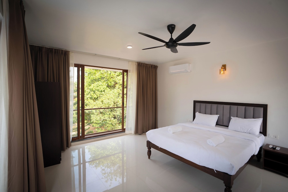 Premium Room, Balcony, Pool View photo 2
