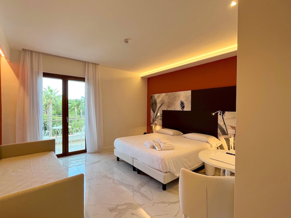 Deluxe Double or Twin Room