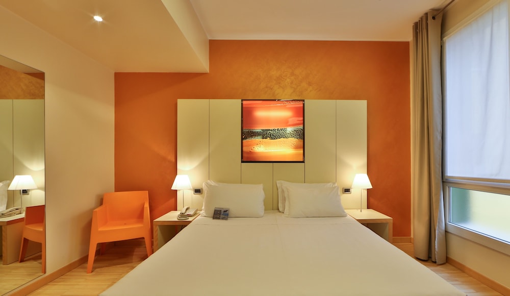 Classic Room, Multiple Beds - Photo 3