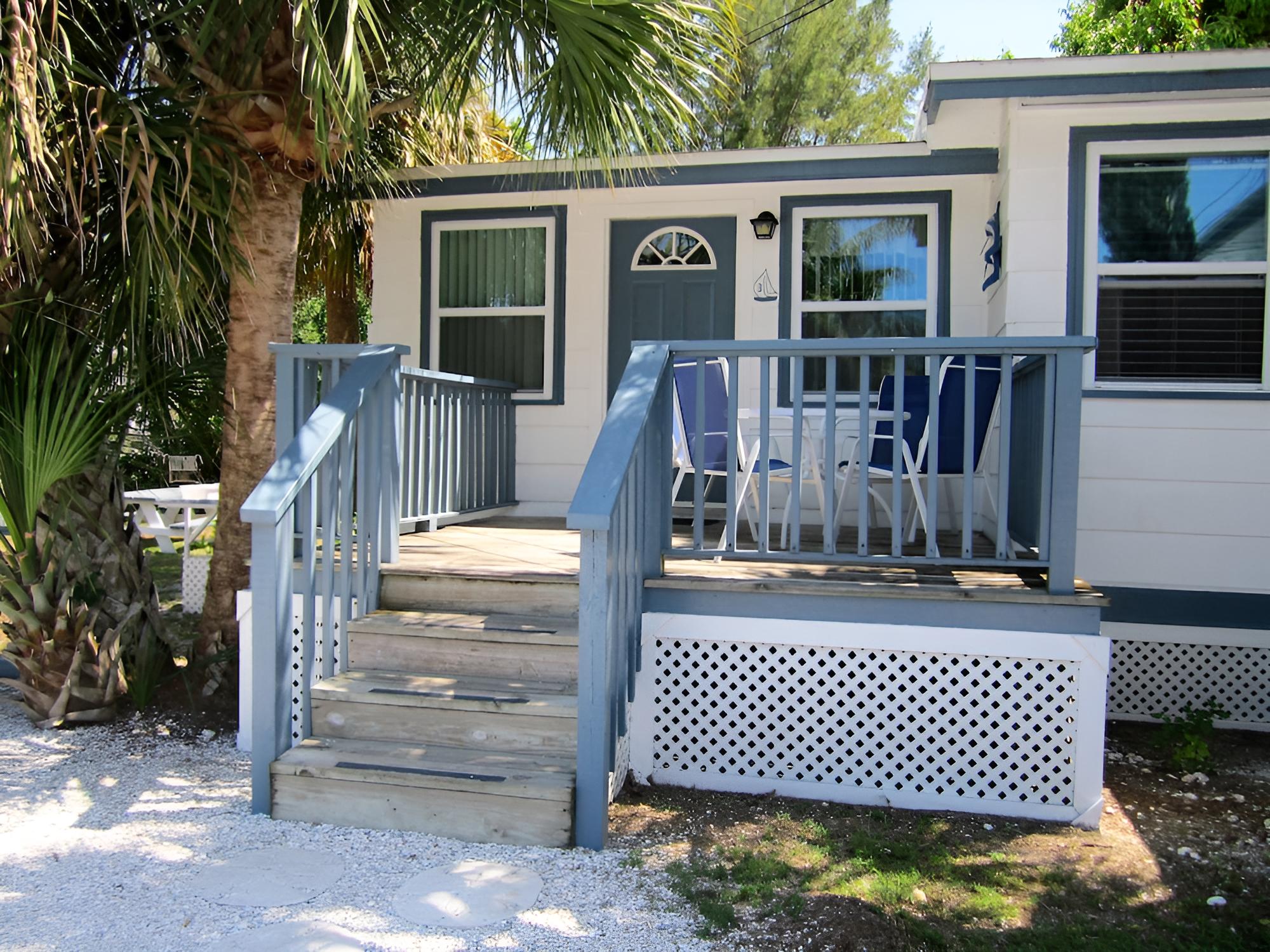 One Bedroom Cottage with King Bed photo 3