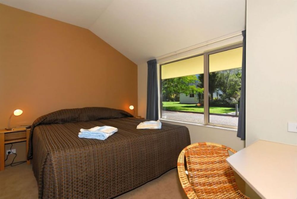 Standard Suite, 1 Bedroom, Non Smoking, Kitchen (Motel - Superking Bed) photo 1