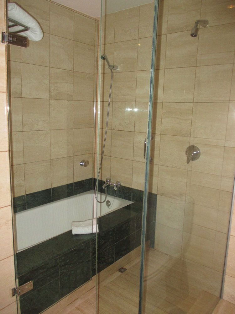 Standard Double Room Single Use, 2 Twin Beds, Ensuite photo 3