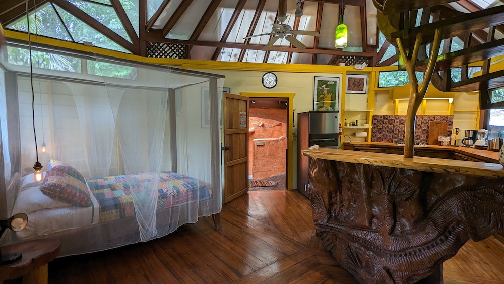 Comfort Cottage, 2 Bedrooms, Hot Tub, Garden View