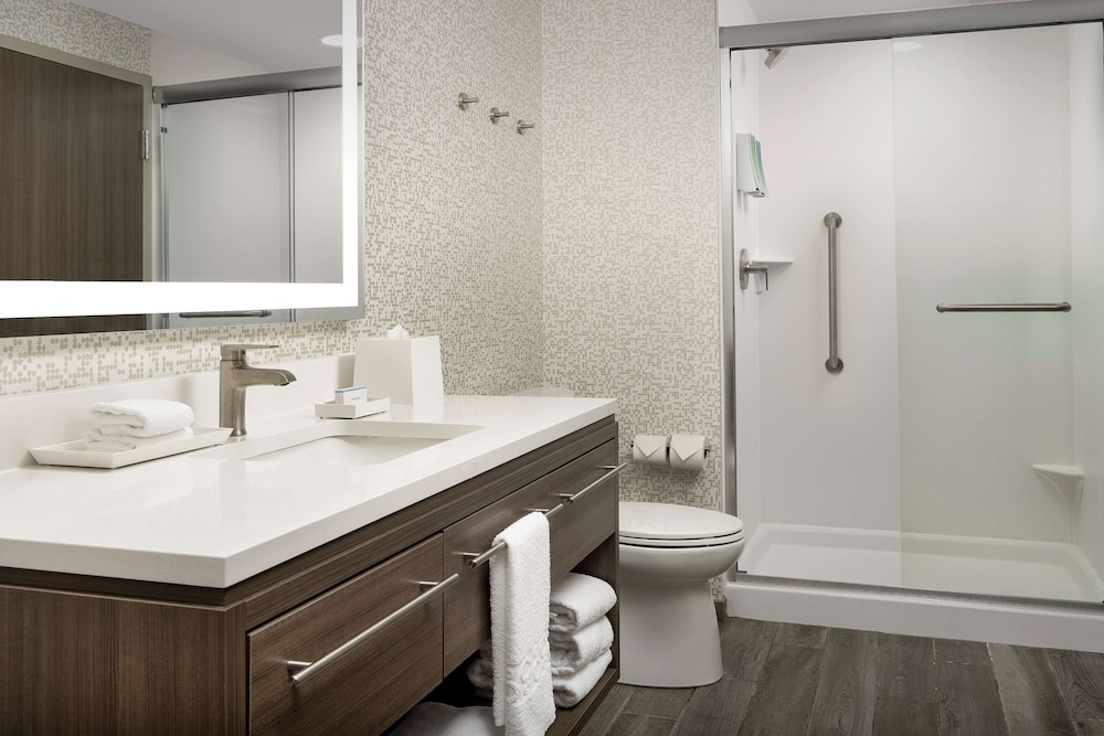 Suite, 1 King Bed, Accessible (Hearing) - Photo 6