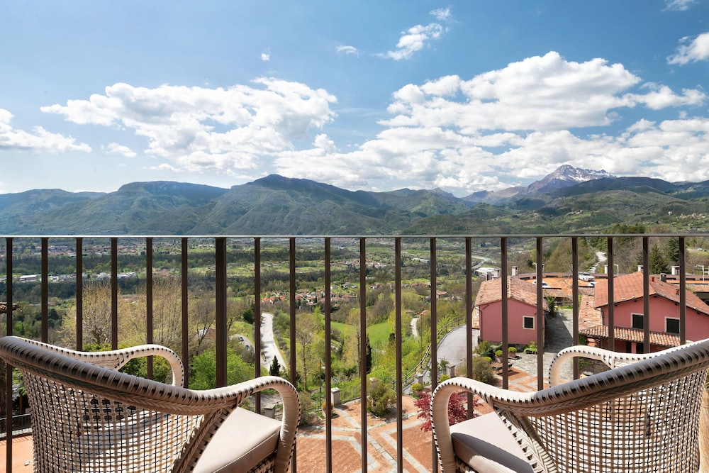Deluxe Suite, 1 Bedroom, Balcony - Photo 7