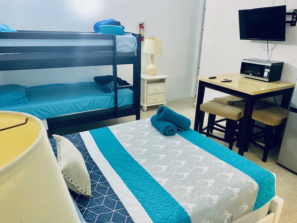 VA 1c Family Villa at Back of Property / Kitchenette / 1 Full Size Bed and  1 Twin/Twin Bunk Bed, Oc photo 3