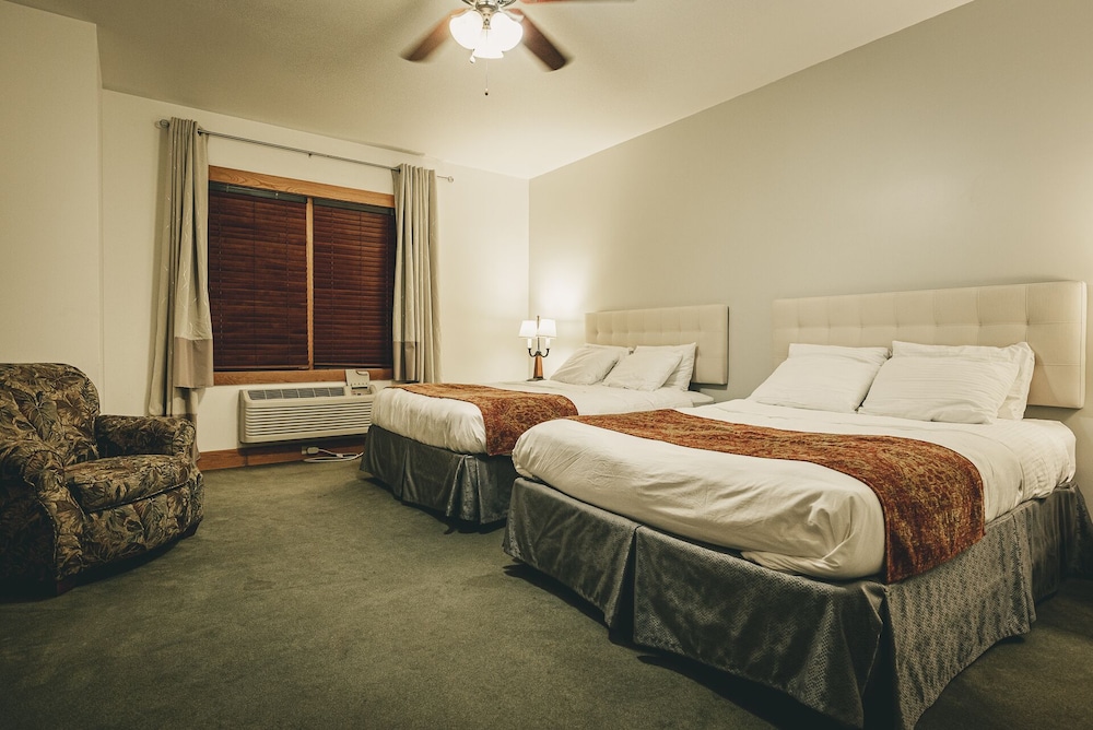 Standard Room, 2 Queen Beds, Non Smoking, Mountain View (10)