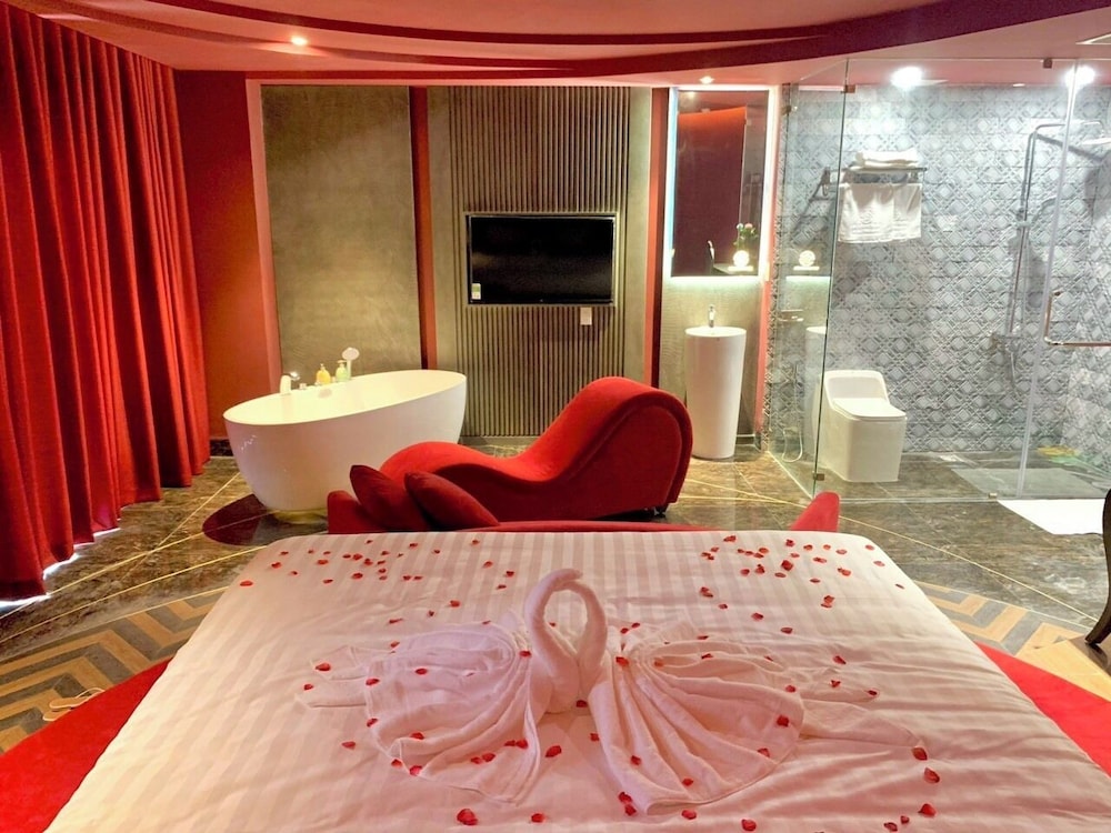 Romantic Suite, Lake View