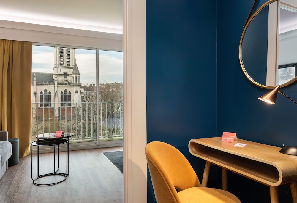 Superior Double or Twin Room (Courtyard View or City View ) - Photo 3