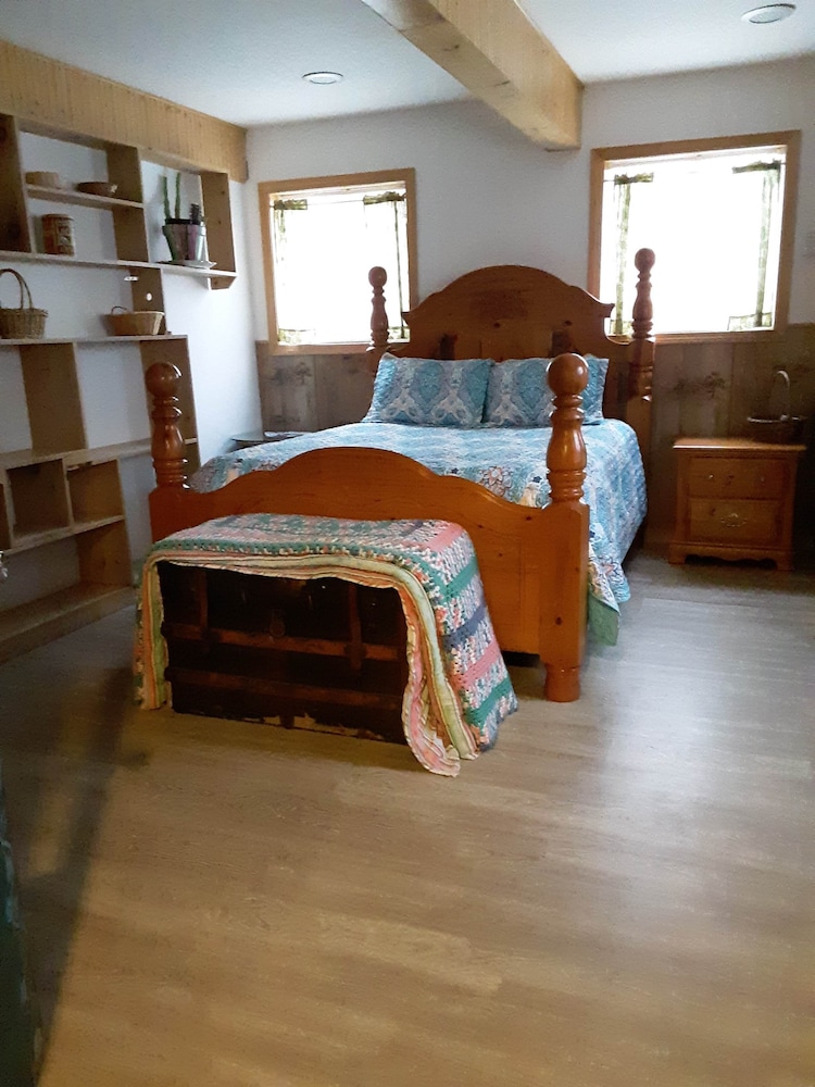 Economy Room, 1 Queen Bed, Garden View, Ground Floor photo 1